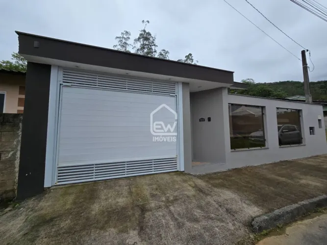 Casa com Amplo Espaço Externo em Schroeder/SC