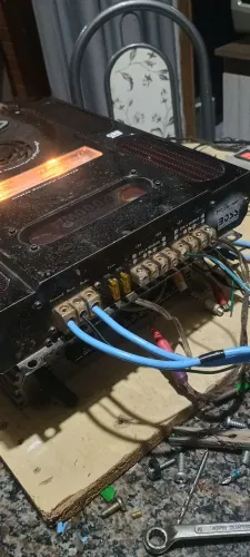Modulo automotivo Boss 2000W 4 saídas top Barbada