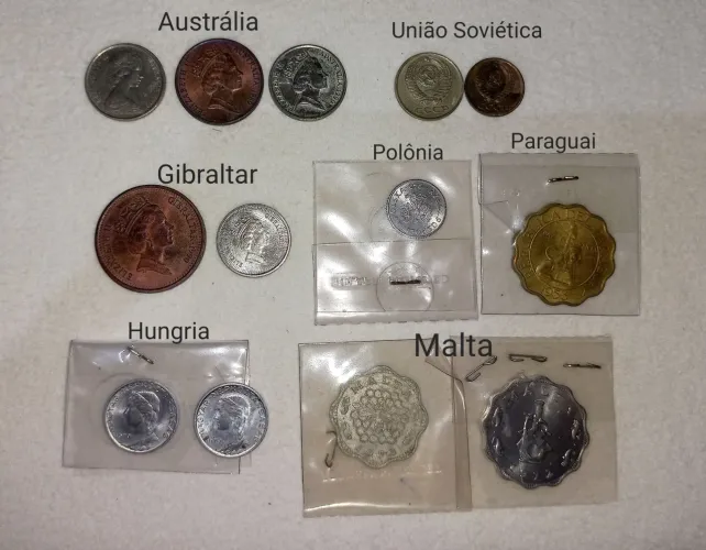 13 moedas antigas de diferentes países