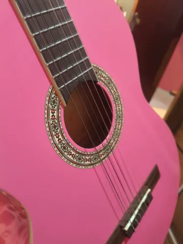 Violão semi novo em ótima qualidade