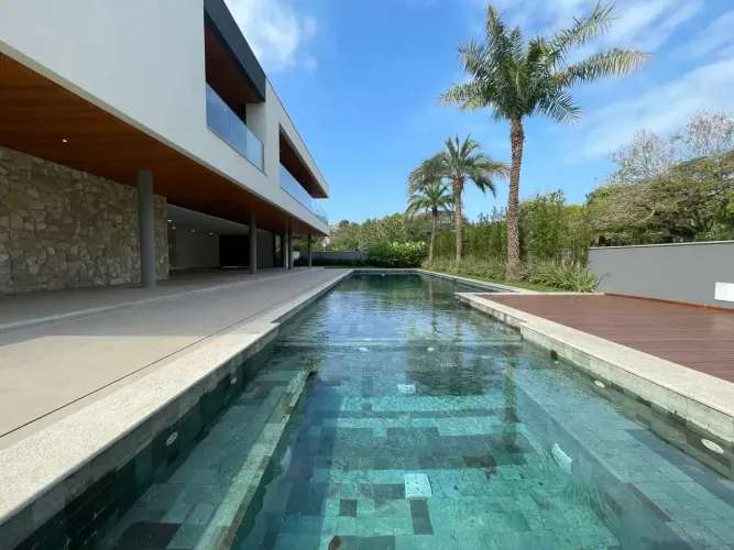 Venda - AROUCA - Mansão Duplex com 5 suítes e 1.280m² na Barra da Tijuca