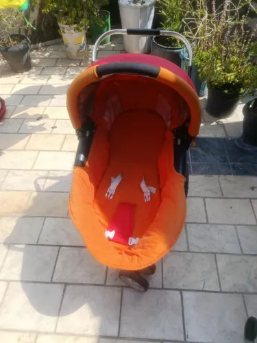 Carrinho de bebê quinny