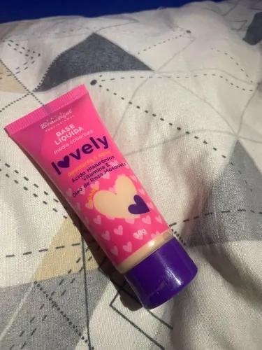 Bases da face beautiful, lovely por R$10,00 reais, nas cores 1 e 9.