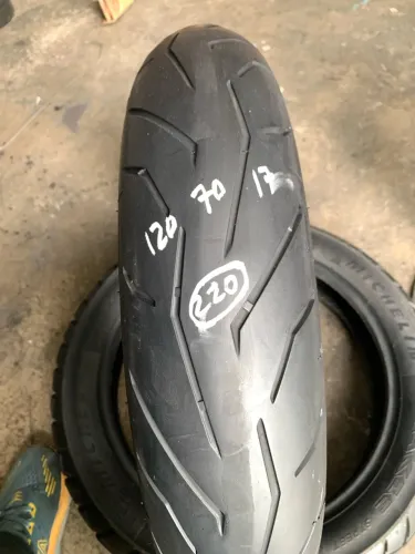 Pneu Dianteiro de Esportiva 120/70/17 Pirelli