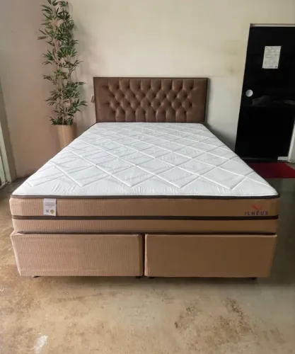 Vendo Cama Queen Semi Nova 1 ano de Uso