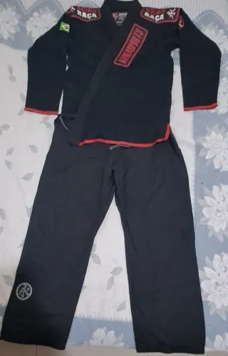 Kimono de BJJ Keiko Raça - Preto com Detalhes Vermelhos