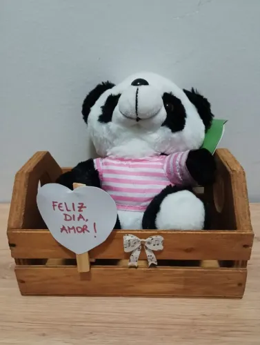  Caixote com pelúcia para presente  