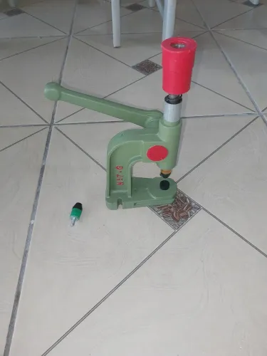 Máquina de cobrir botões