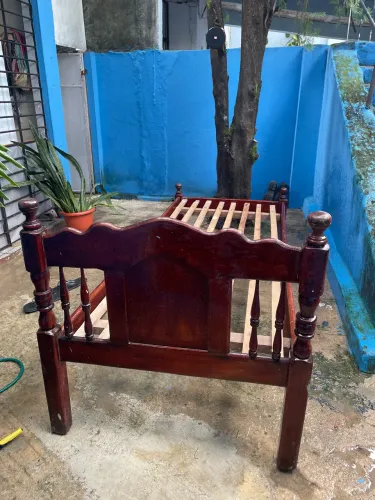 Cama de madeira solteiro