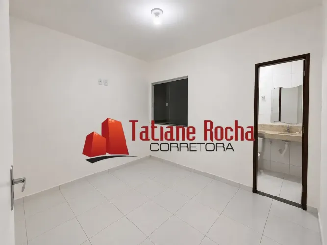 Vendo excelente casa em rua pública no bairro Conceição.