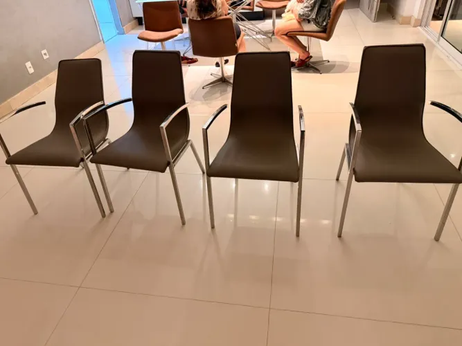 Conjunto 4 Cadeiras de Jantar em Couro e Aço Inox