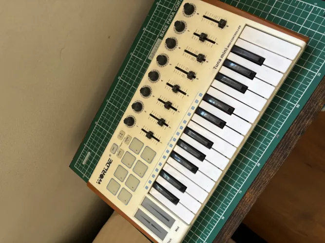 controlador midi worlde