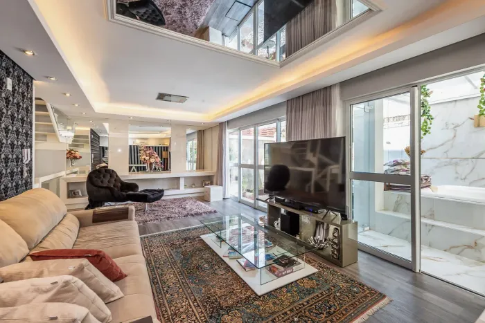 Casa no condomínio Victoria Town Houses para venda possui 207 m² com 4 quartos - Porto Ale