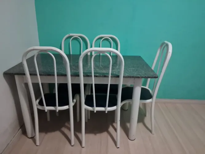 Vendo uma mesa de mármore sinsa com 6 cadeiras
