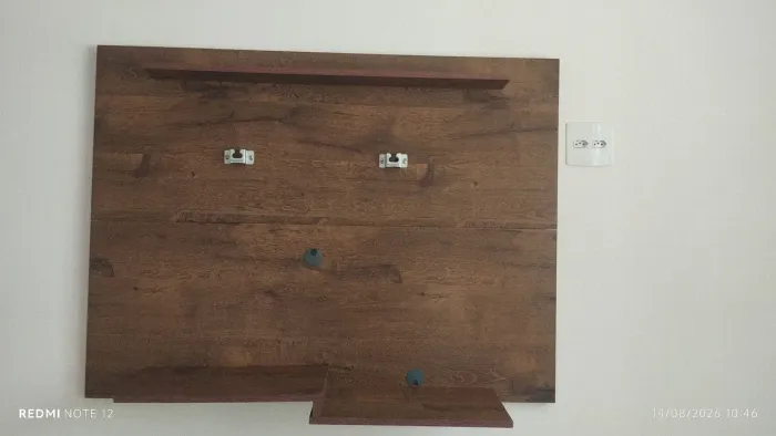 Vendo um painel para televisão.
