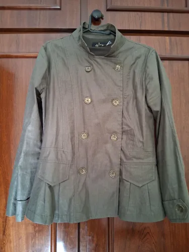 Camisa feminina verde militar, tamanho 40.
