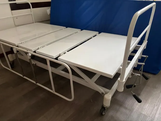 CAMA HOSPITALAR COM COLCHÃO IMPERMEÁVEL 