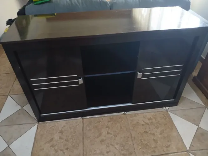 Rack marrom laqueado 2 gavetas