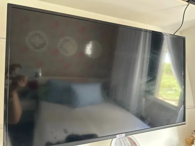 Tv de 43 polegadas TCL funcionando perfeitamente