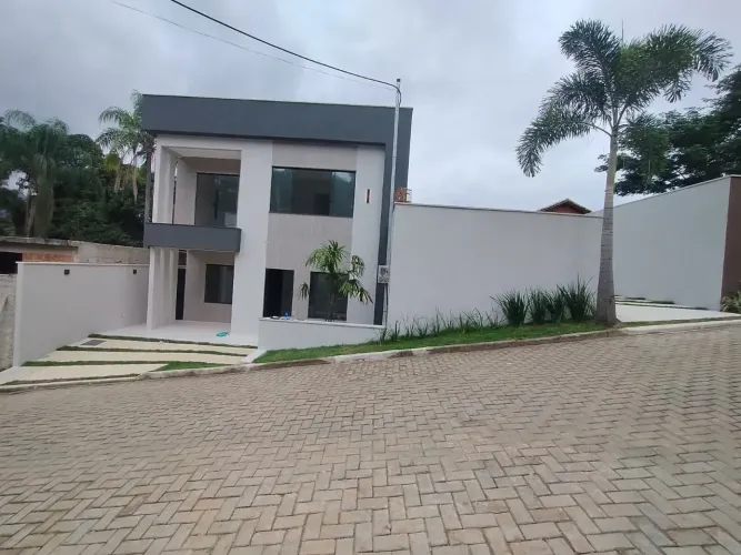 Casa em condomínio fechado- 3 quartos e quintal enorme - Rio da Prata / Campo Grande