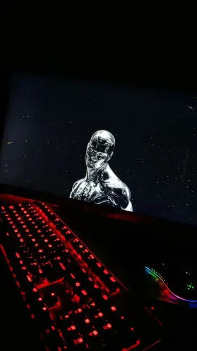 Teclado mecânico 100% da marca "Corsair" switch Red