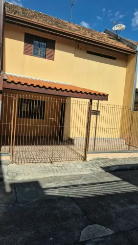 Sobrado 3 quartos 2 vagas cobertas próximo Terminal Boqueirão