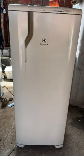 Vendo essa geladeira Electrolux