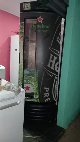 Vende se cervejeira  comporta 6 caixas de cerveja.