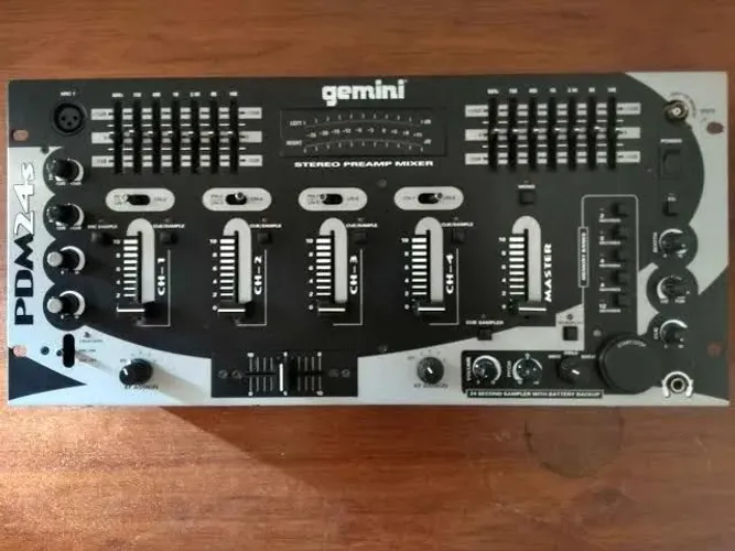 Mixer Gemini profissional semi novo 
