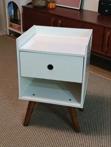 Mesa de cabeceira branca