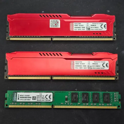 Memórias RAM DDR3 (HyperX Fury 2x4GB e Kingston 8GB)