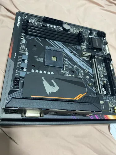 Placa aorus elite B550M