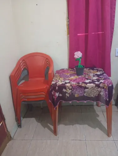Vendo mesa e colchão.