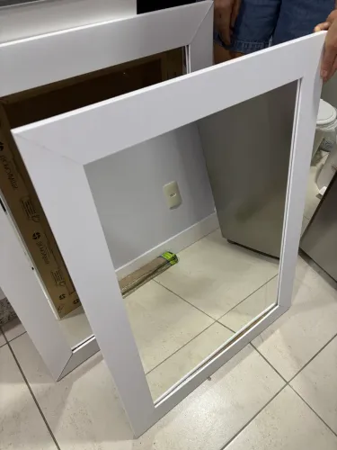 2 Espelhos com moldura branca 83x63 - ótimo estado