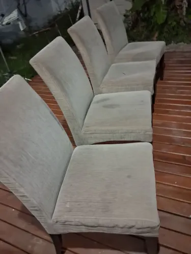 Vendo 4 lindas cadeiras mesa de jantar.