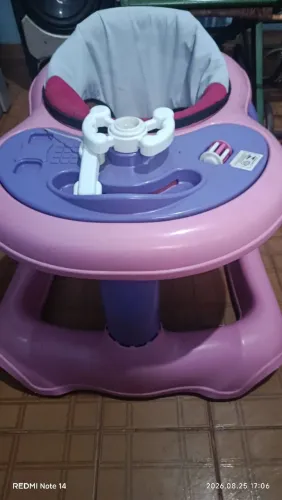 Vendo cadeirinha fibratoria e andajar 