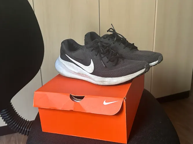 Tênis Nike revolution 7