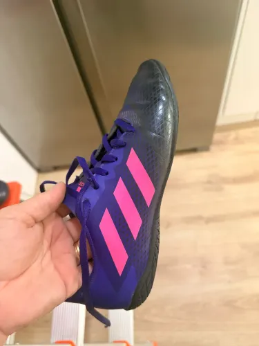 Chuteira Original Addidas + Caneleira de brinde