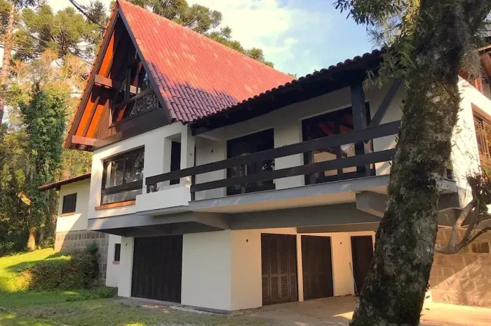 CASA EM CONDOMÍNIO EM CANELA