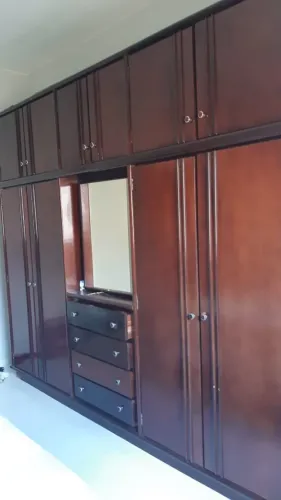 Guarda roupa grande - mogno
