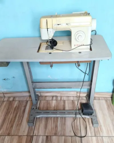 Vendo máquina de costura Singer