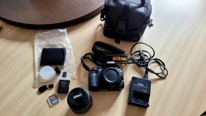 Câmera nikon, lente e tripe