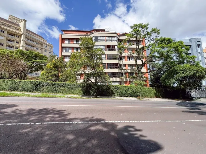 Apartamento mobiliado de alto padrão no Juvevê, 150m , 2 suítes, 2 vagas e acabamento prem