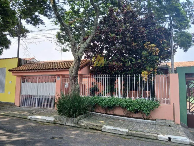 Casa Ampla com Edícula, 3 Suítes e 5 Vagas para Locação - Balneário São Francisco ZS
