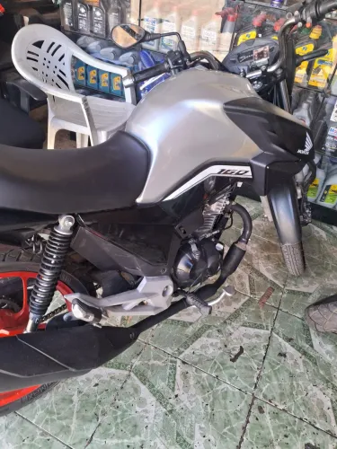 Titan 160 edição especial 40 anos