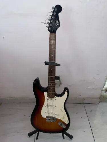Vendo ou troco guitarra Eagle por um contra baixo 