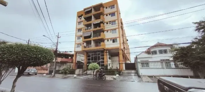 Vende Apartamento 2 Quartos, Varanda na Sala, 2 Banheiros e 1 Vaga na Rua Pinto Teles - Pr