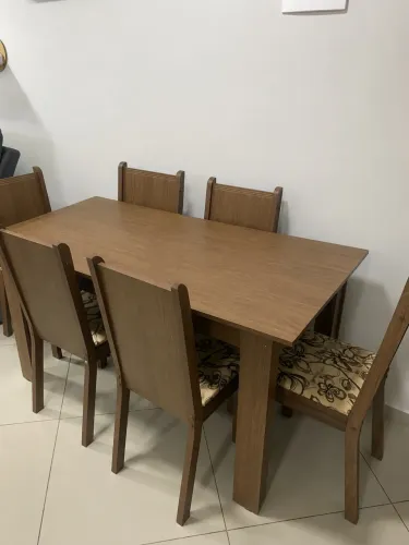 Mesa de Jantar com 6 Cadeiras - Ótimo Estado - R$ 500