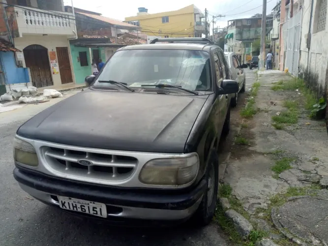 Ford Explorer XLT 4X2 4.0 V6 1997