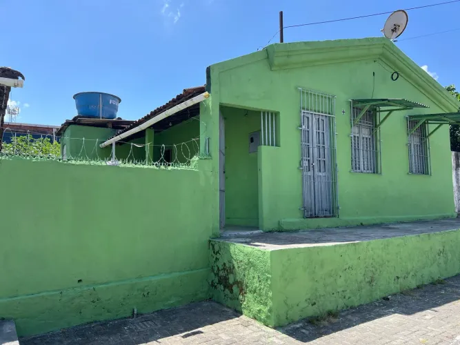 Linda casa com 03 quartos